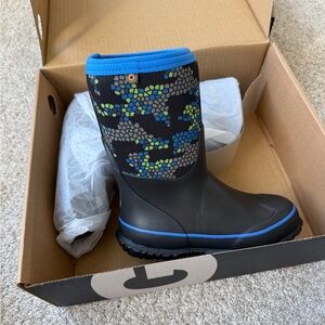 NWT Kids Bogs Winter Boots (-22F) - size 1